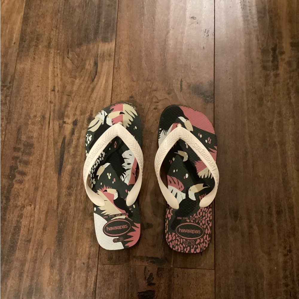 Havaianas Kids Sandals - Cream, Pink, and Green Size 3/4 Kids